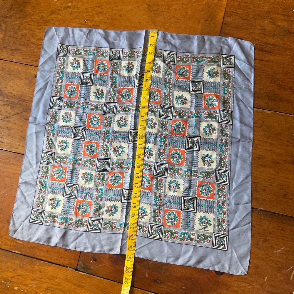 Vintage Liberty of l London silk square - Picture 7 of 7